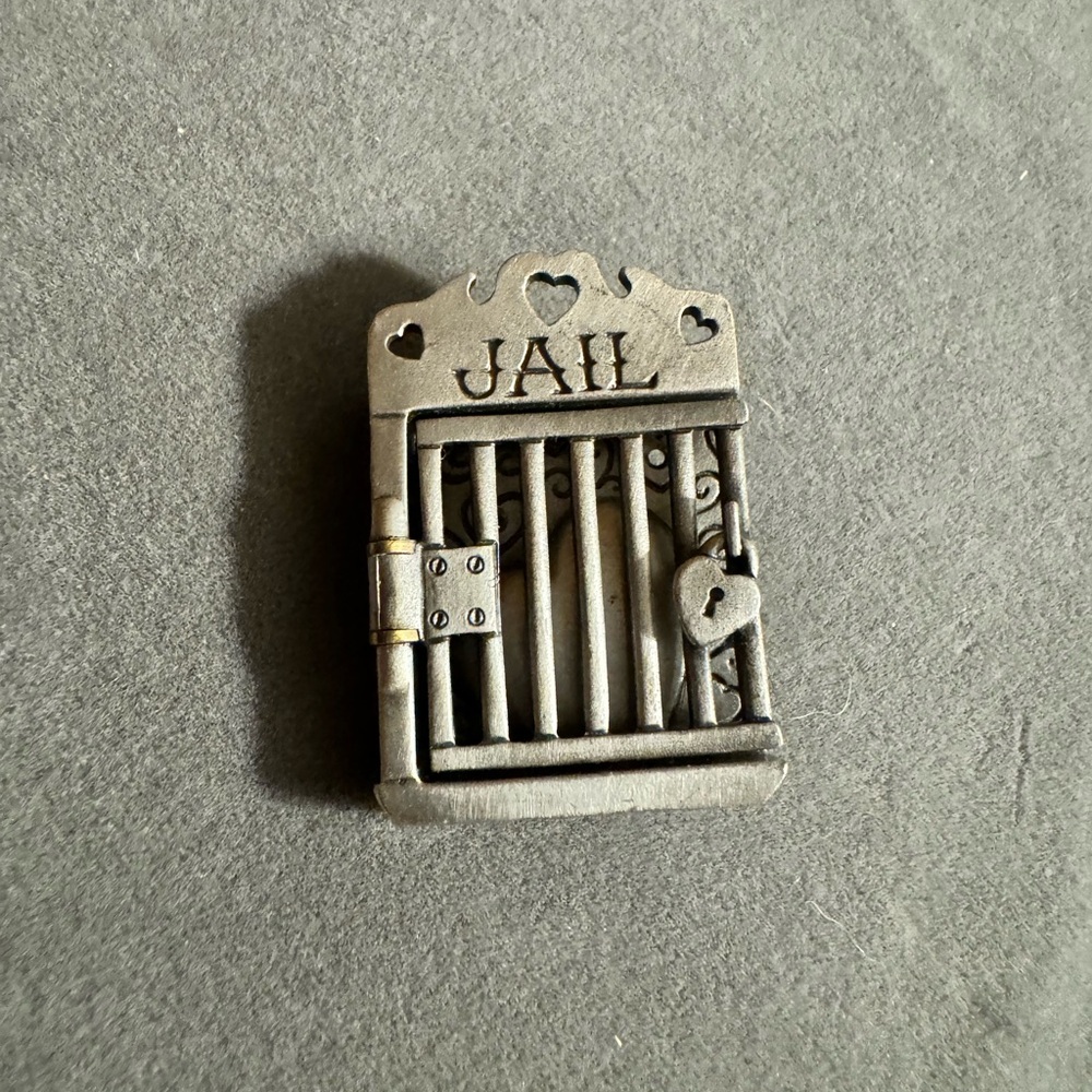 Ms Dee Pewter Jail Heart Brooch